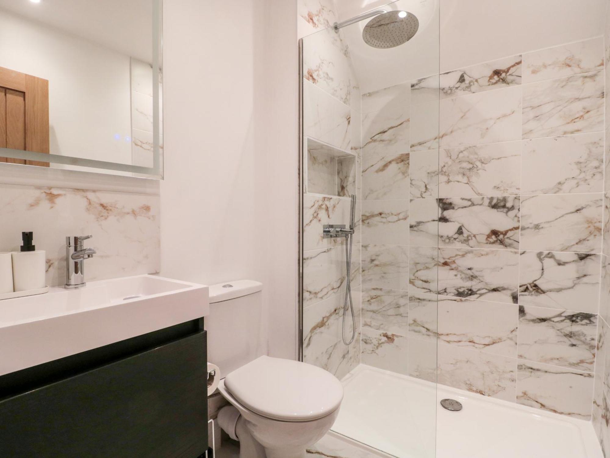 Purbeck Hotel Apartments - Flat 6 Суонидж Экстерьер фото